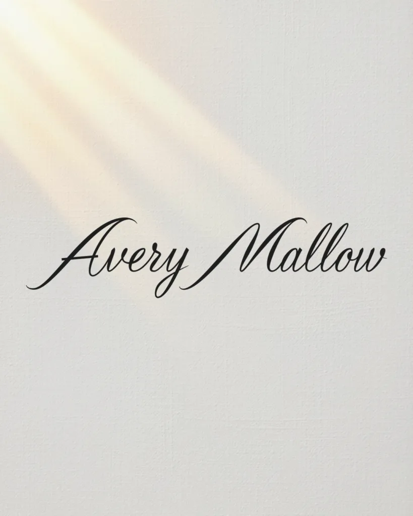 Handgeletterd Spencerian script logotype voor Avery Mallow, een technologie- en AI-consultancy gericht op het oplossen van complexe zakelijke vraagstukken.