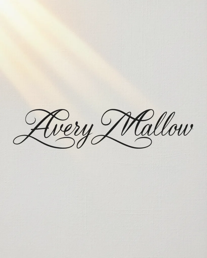 Handgetekend Spencerian script logotype voor Avery Mallow, een technologie- en AI-consultancy gericht op het oplossen van complexe zakelijke vraagstukken.